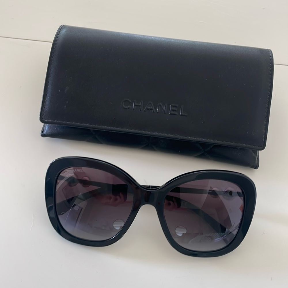 Chanel Pearl Sunglasses -Like New